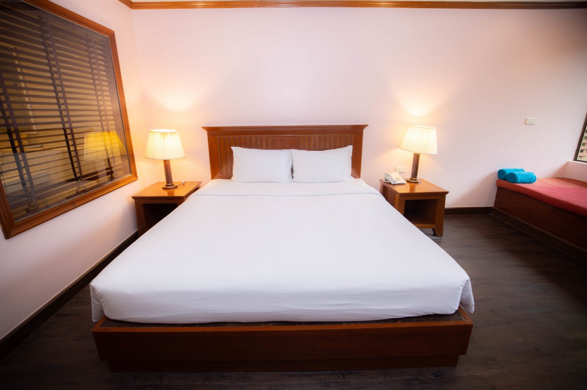 Oasis King Room