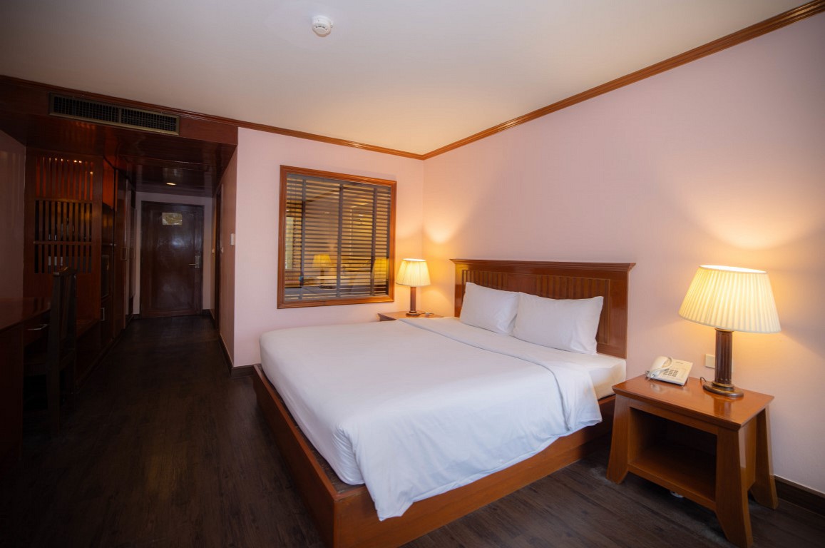 Oasis King Room