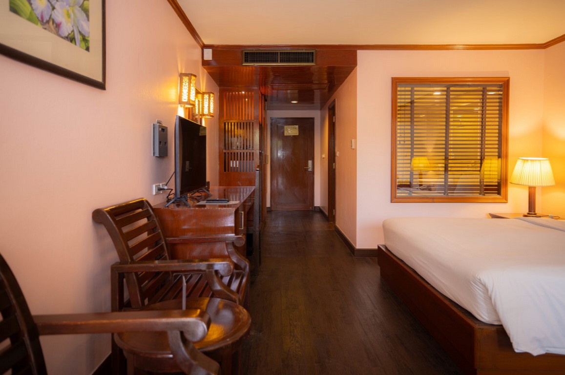 Oasis King Room
