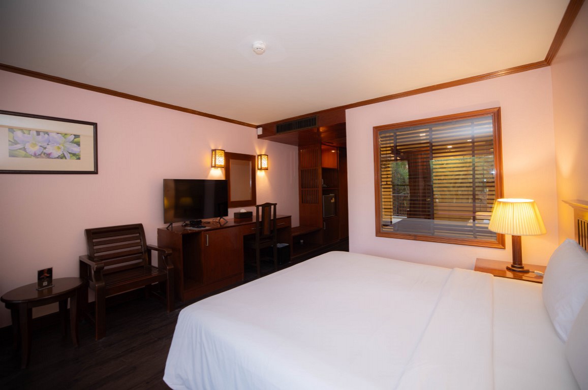 Oasis King Room