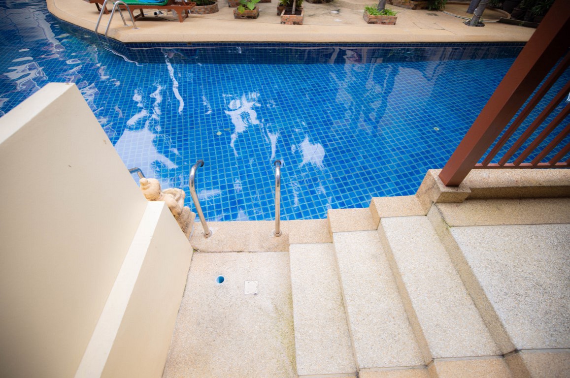 Poolside Access King Room