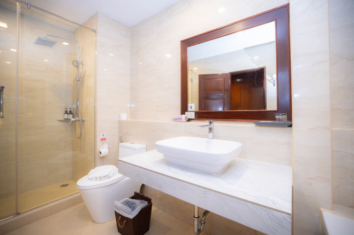 Poolside Access King Room