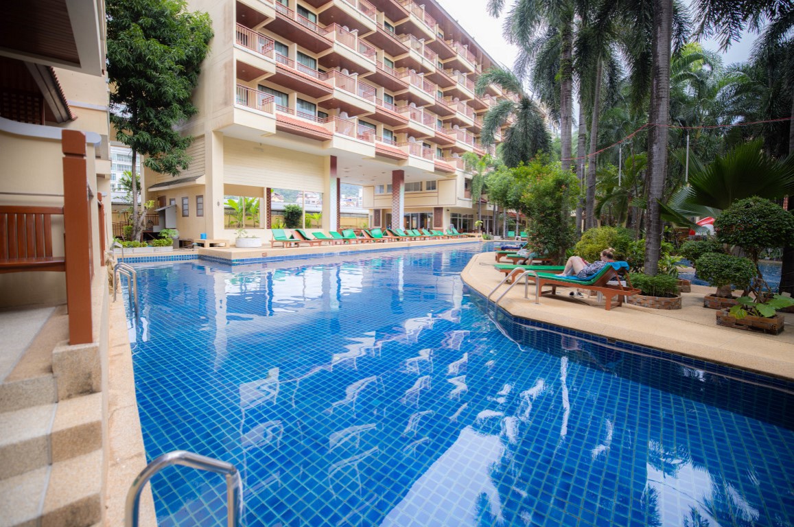 Poolside Access King Room