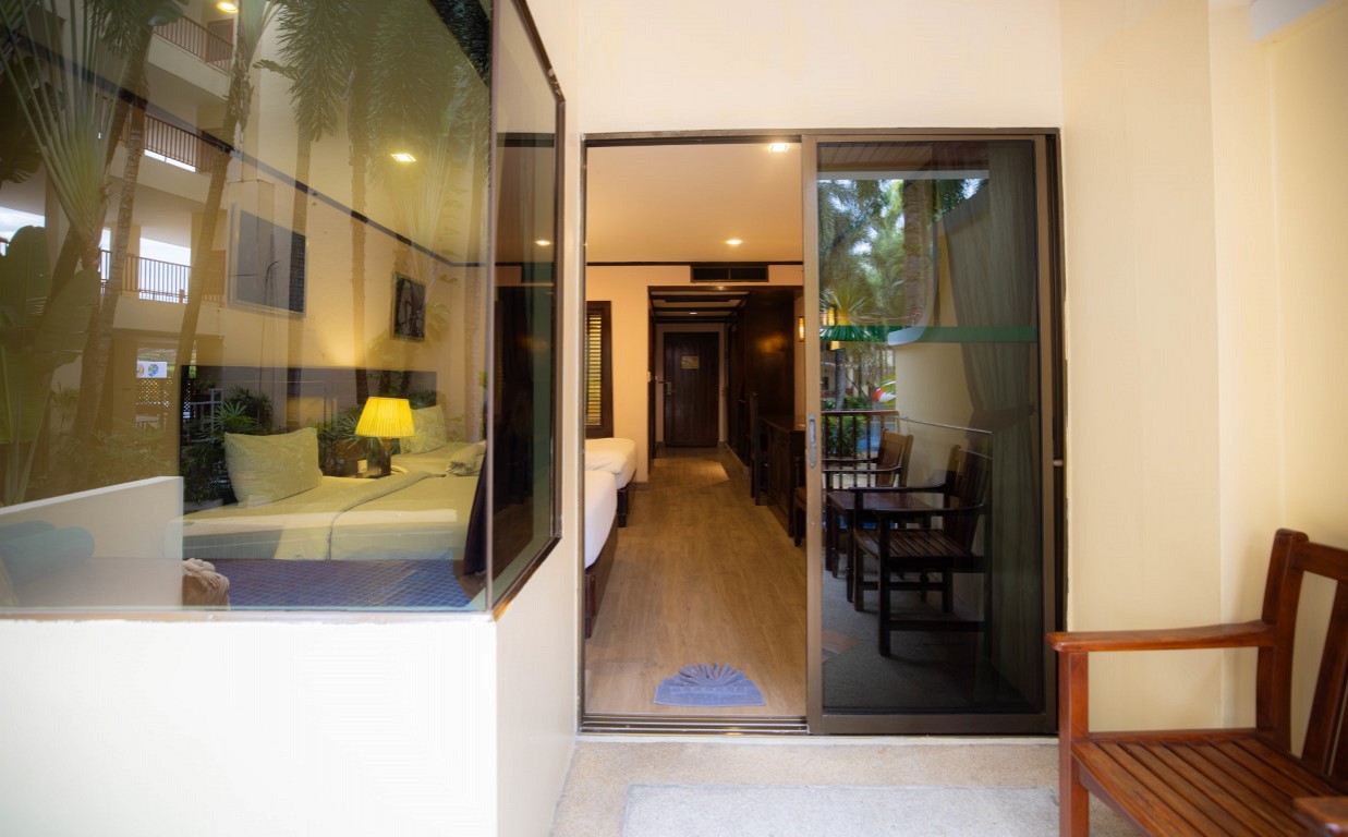 Poolside Access Twin Room