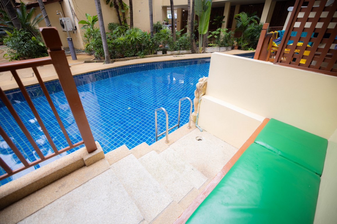 Poolside Access Twin Room