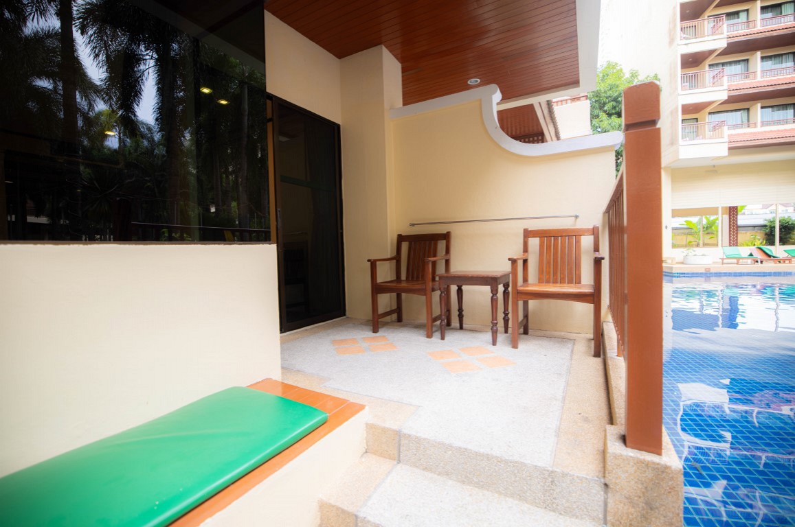 Poolside Access Twin Room