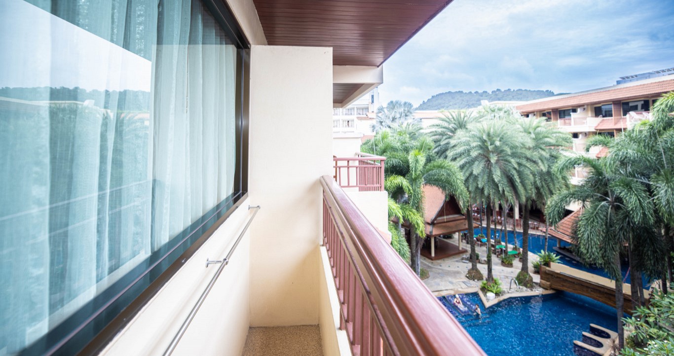 Premium Pool View Family Room with Day Bed