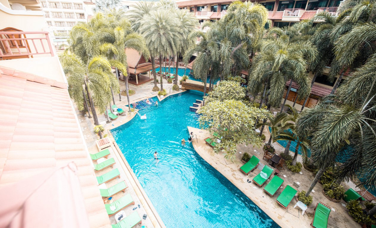 Premium Pool View Family Room with Day Bed