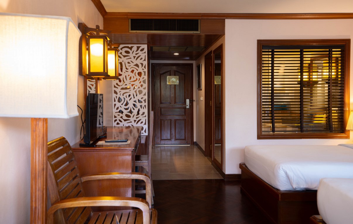 Premium Pool View Family Room with Day Bed
