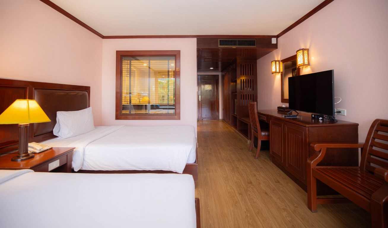 Premium Pool View Twin Room