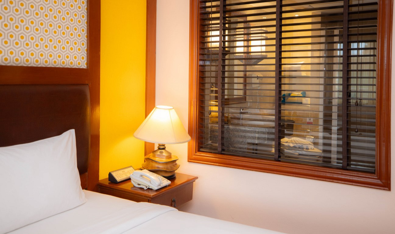 Deluxe Pool View King Room