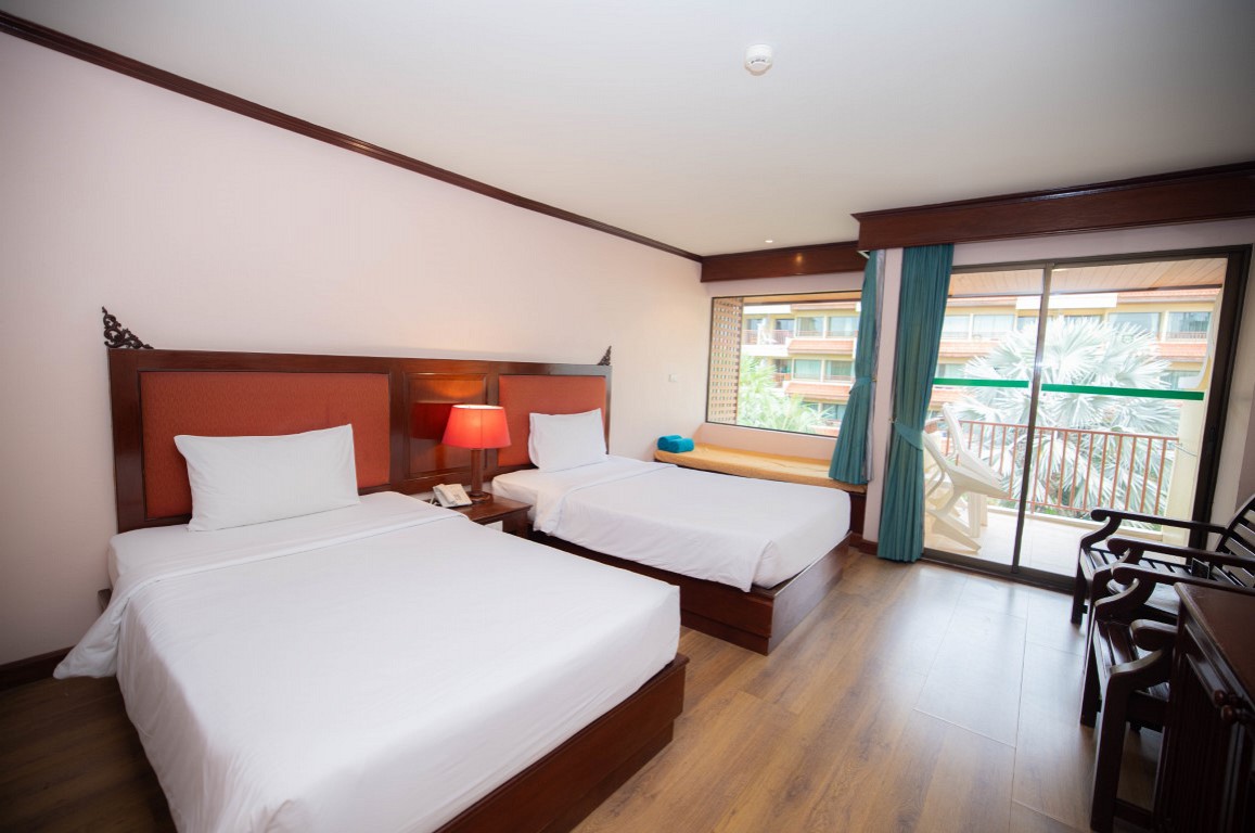 Deluxe Pool View Twin Room