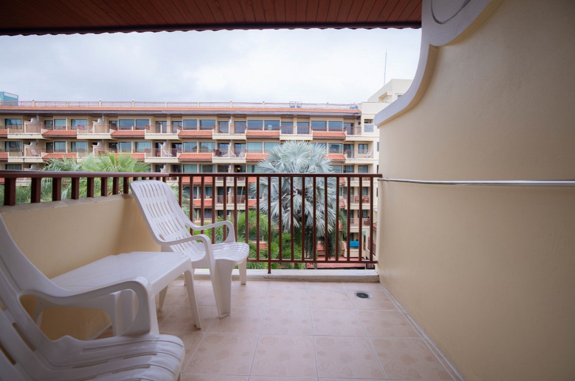 Deluxe Pool View Twin Room