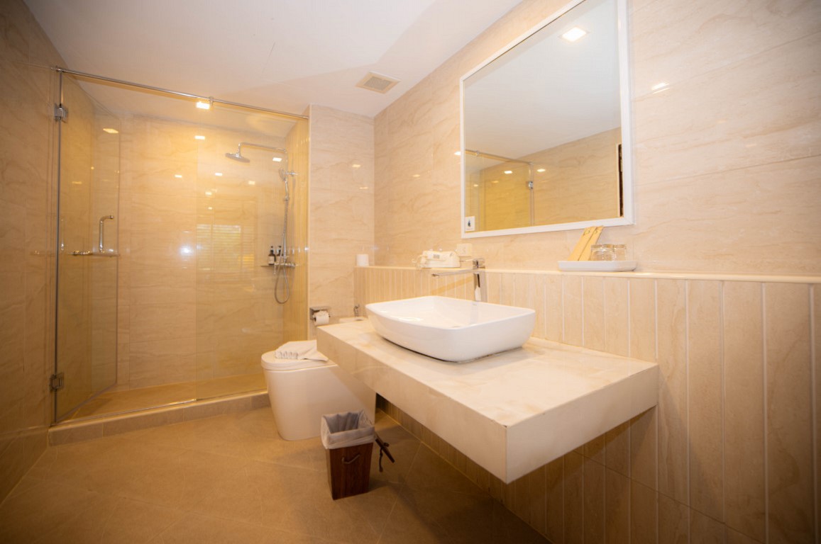 Oasis King Room