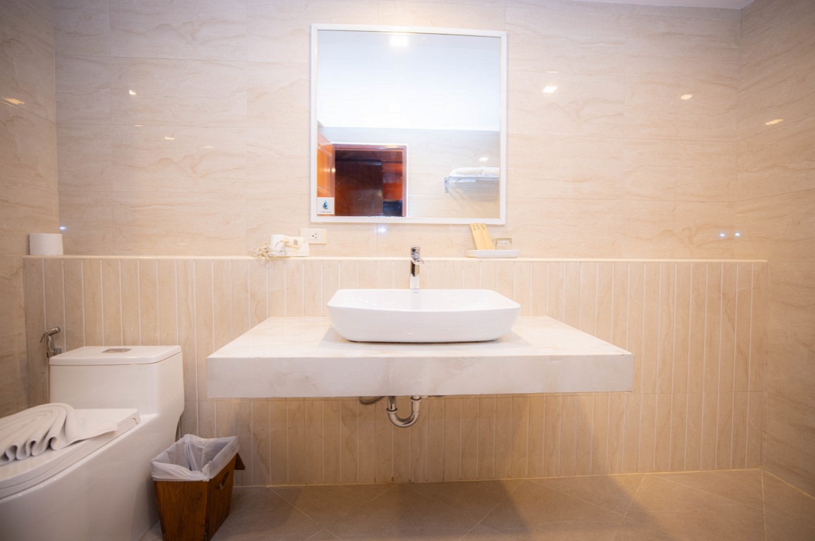 Oasis King Room